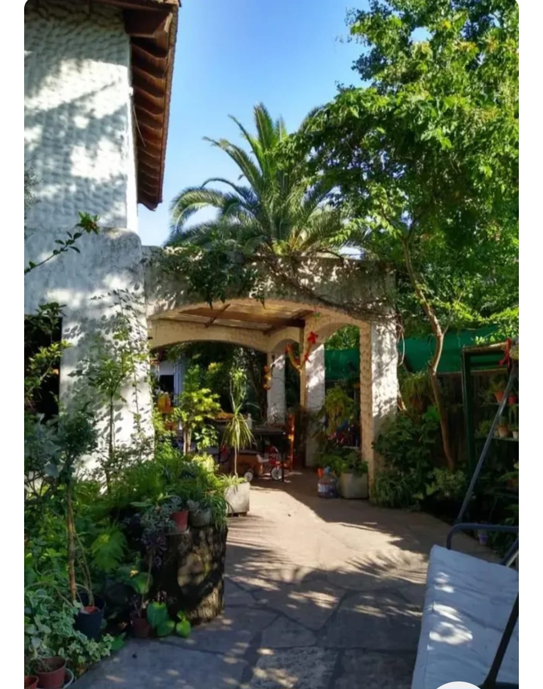 HERMOSA CASA CON PILETA Y QUINCHO EN BARRIO EL CORTIJO